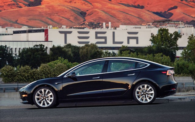 Tesla Model 3 yollara çıktı