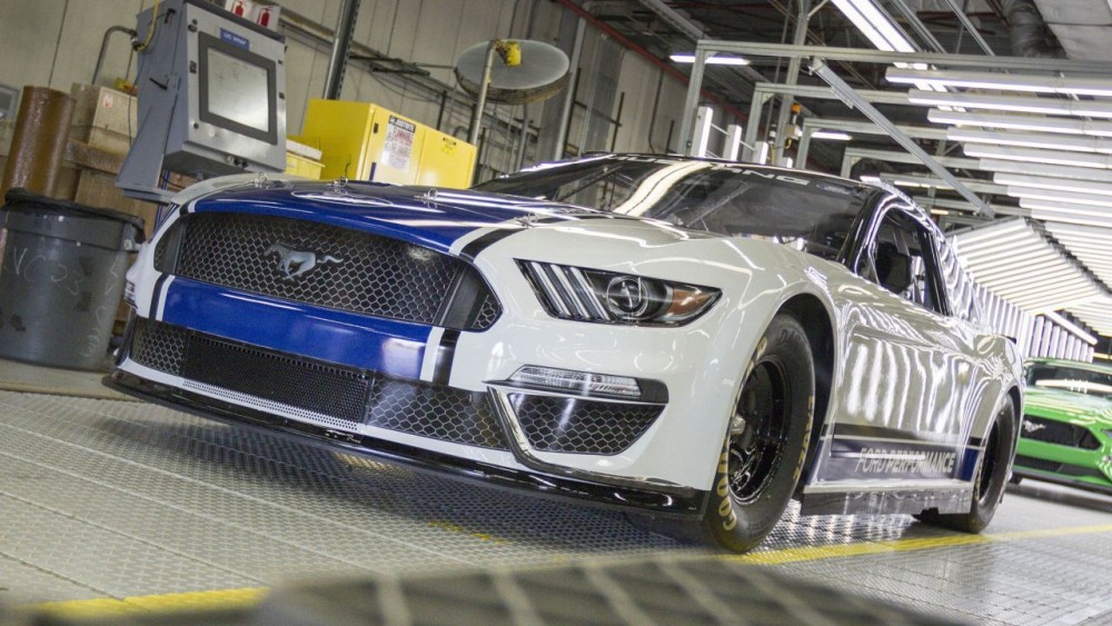 2019 Ford Mustang Monster Energy NASCAR tanıtıldı