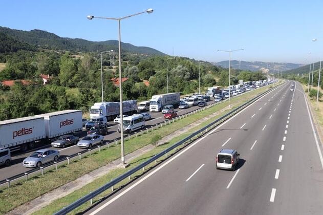 Anadolu Otoyolu'nda trafik yoğunluğu