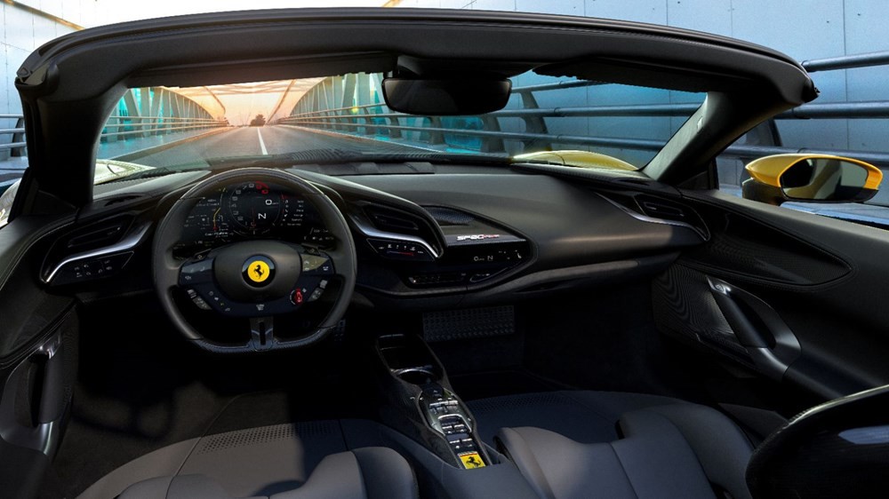 Ferrari üstü açılır hibrit elektrikli aracını tanıttı