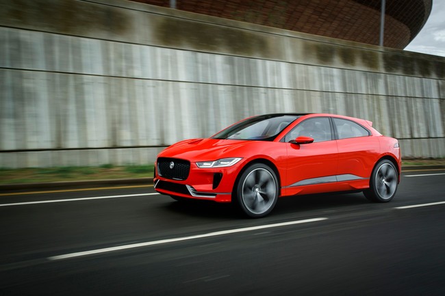 Jaguar'ın elektrikli otomobili I-Pace ilk kez yola çıktı