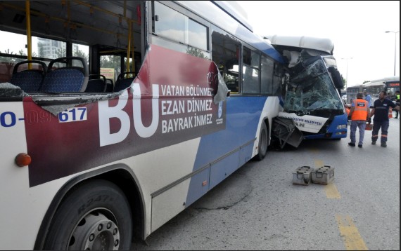 Belediye otobüsleri çarpıştı: Ölü ve yaralılar var