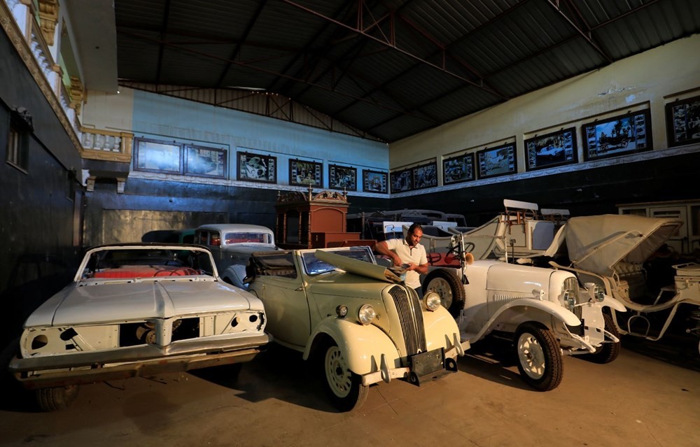 Mısırlı koleksiyoncu garajını yüzlerce klasik otomobille doldurdu