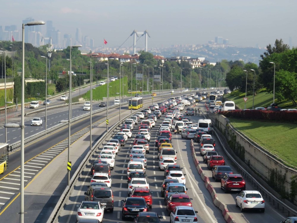 İstanbul'da trafik yoğunluğu korona öncesine döndü